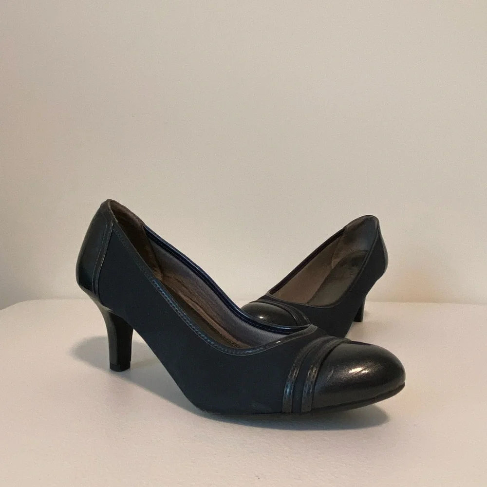 Life Stride Soft System women’s Petunia navy blue faux leather pump heels size 8